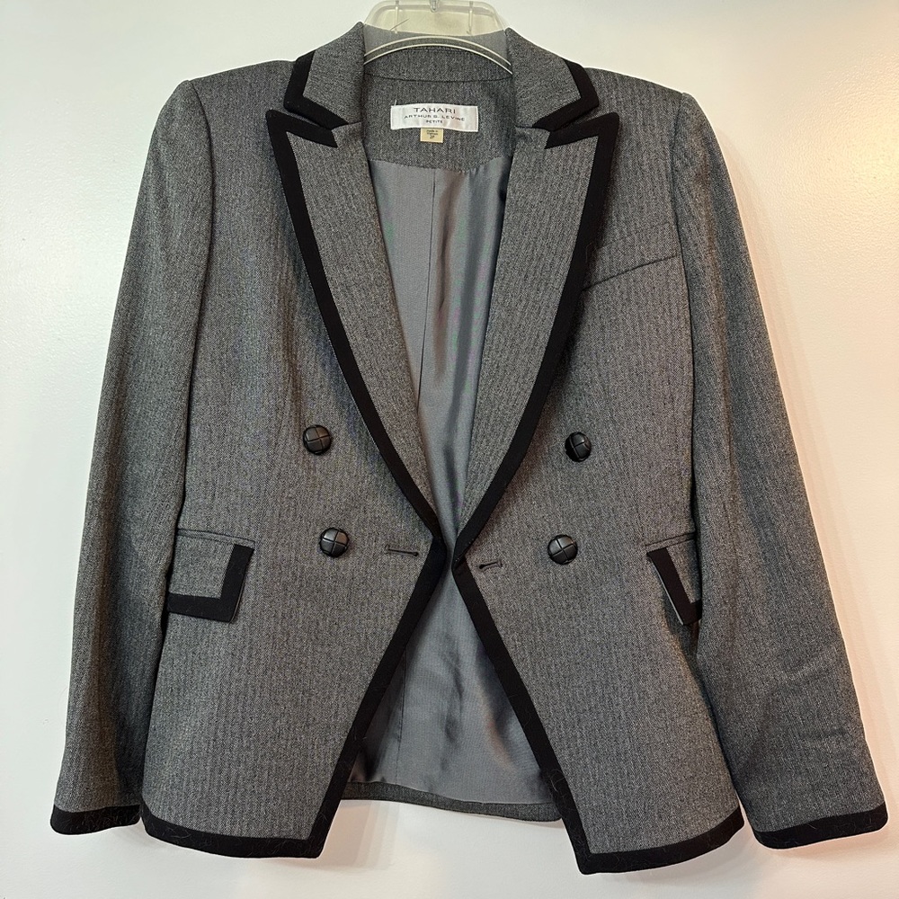 Tahari petite size 2 blazer with black trim